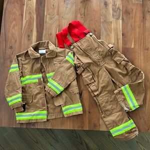 Kid’s firefighter outfit